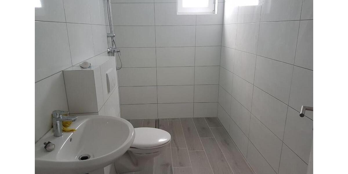 Erdgeschoßwohnung Wuppertal Gemarkung Ronsdorf - 2.5 Zimmer, 74 m&sup2;, 140.000&euro; | Angebot:24238606