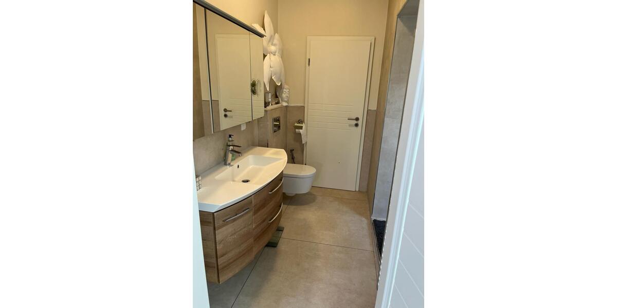 Erdgeschoßwohnung Köln Ehrenfeld - 2 Zimmer, 88 m&sup2;, 2.100&euro; | Angebot:24360947