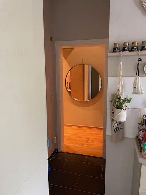 Rarität mit gr. Garten in D.-Oberkassel ! Renovierte 2-3 Z.-Wohnung in bester Lage v. D.-Oberkassel mit Garten - Einbauküche - Keller