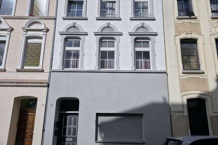 Haus Neuss Furth-Mitte - 8 Zimmer, 211 m&sup2;, 550.000&euro; | Angebot:25775033