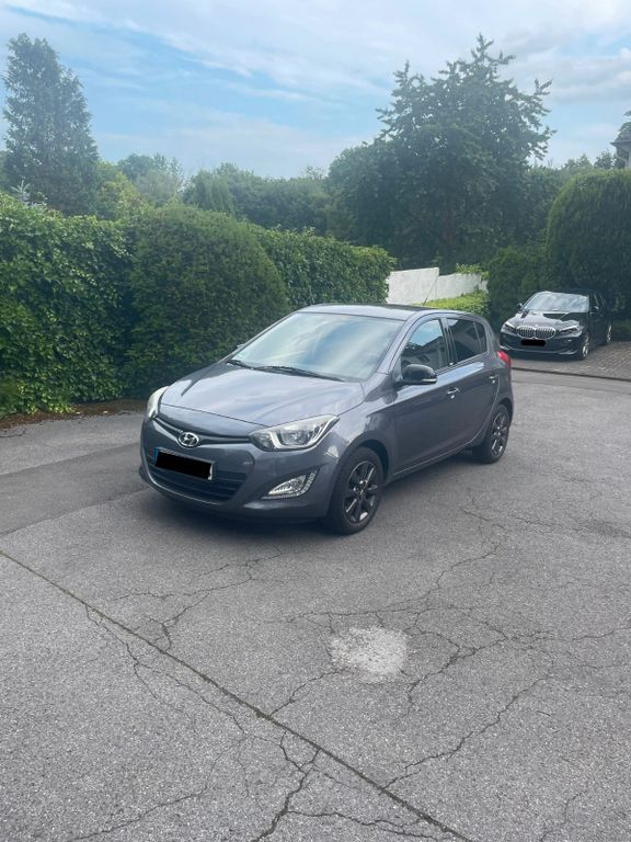 Hyundai i20 63.810 km 7.400 € Solingen 42697
