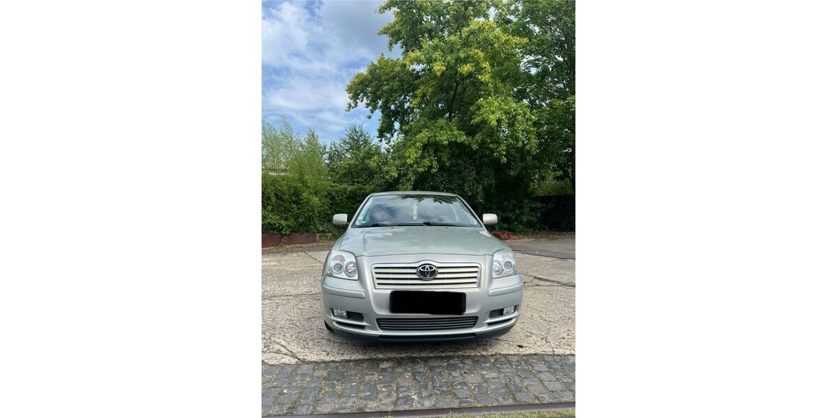 Toyota Avensis 72.000 km 6.000 &euro; Düsseldorf 40223