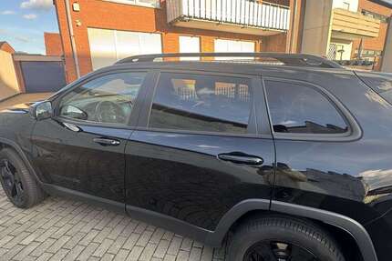 Jeep Cherokee 186.000 km 16.500 € Neuss 41468