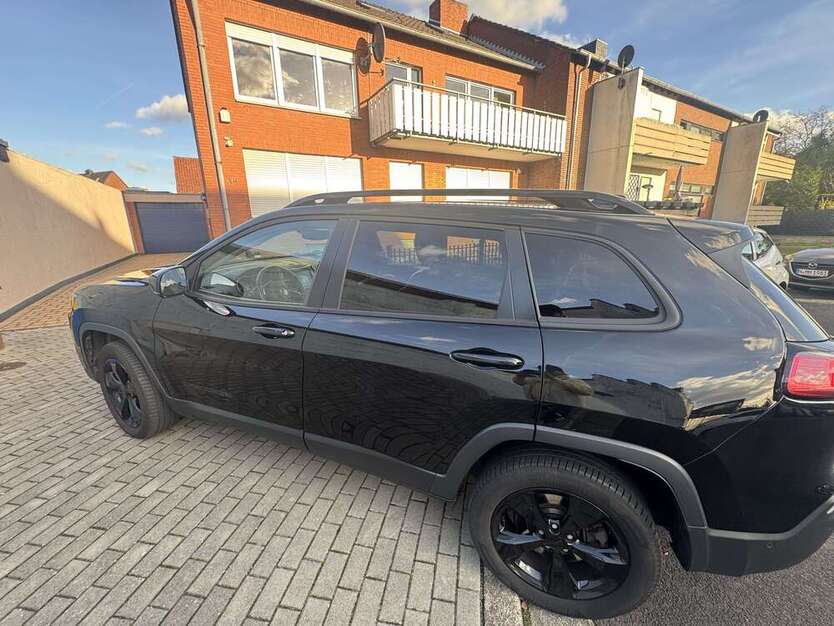 Jeep Cherokee 186.000 km 16.500 € Neuss 41468