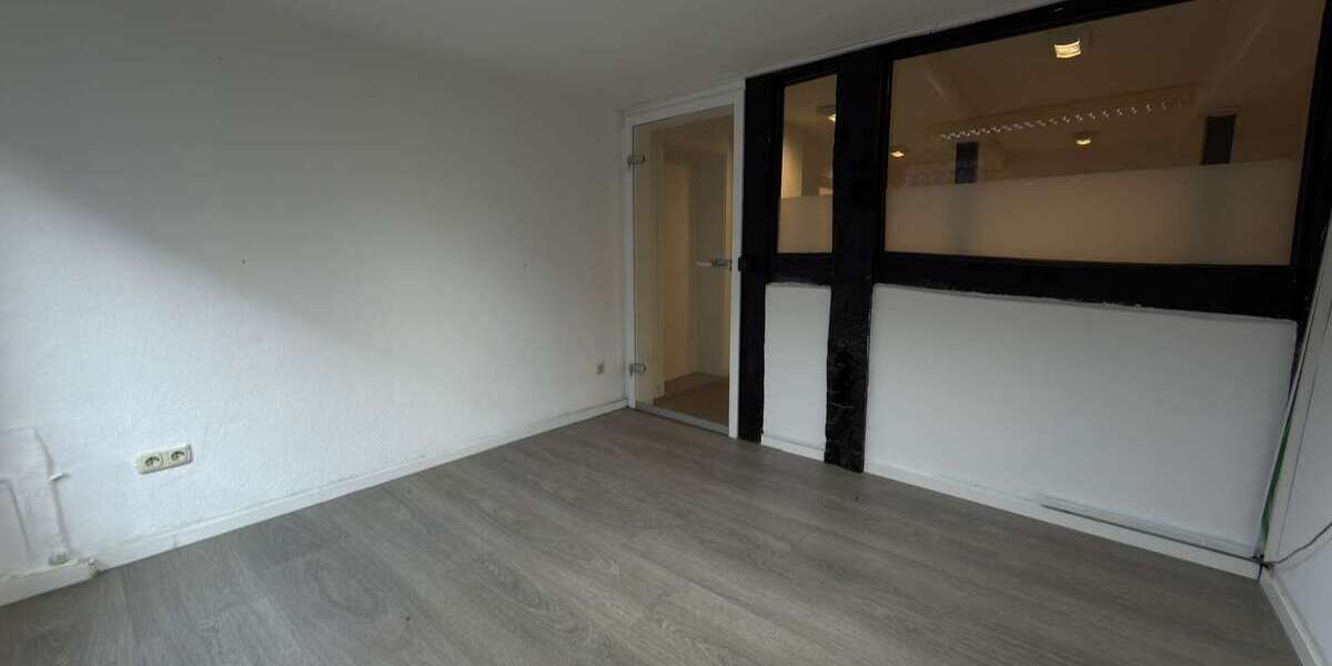 Großes Büro- und Praxisfläche in Hattingens Altstadt mit IT-Raum, LAN, Seminarraum und Gartennutzung - Gewerbeobjekt Hattingen Baak | Angebot:24705235