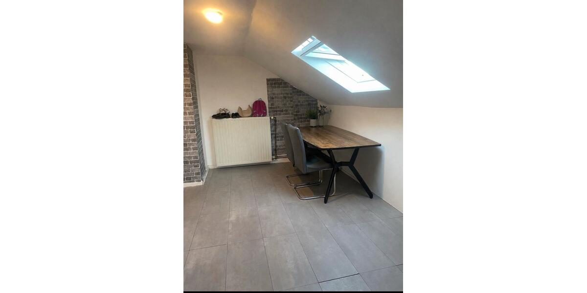 Dachgeschoßwohnung Neuss - 5 Zimmer, 110 m&sup2;, 1.650&euro; | Angebot:27594004