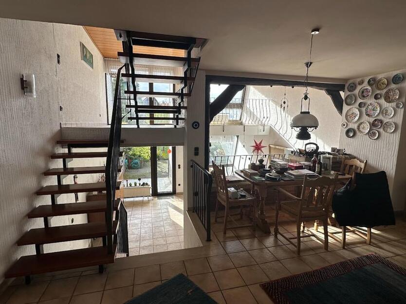 Split-Level Reihenmittelhaus mit Garten und Garage zimmer