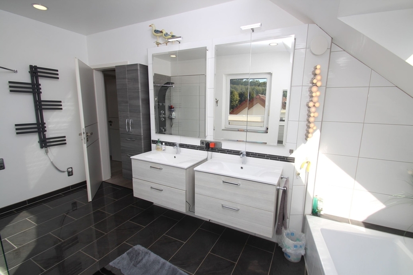 Mit 3D: Einfamilienhaus mit schön angelegtem Garten und dem Blick ins Grüne! 4 zimmer