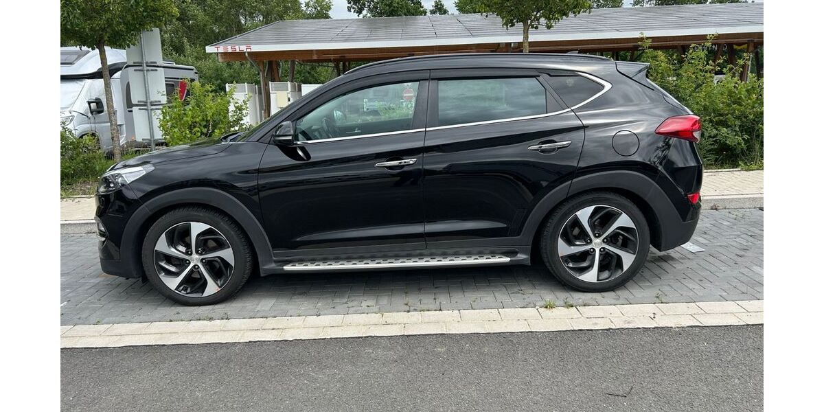 Hyundai TUCSON 157.000 km 15.500 &euro; Hilden 40724