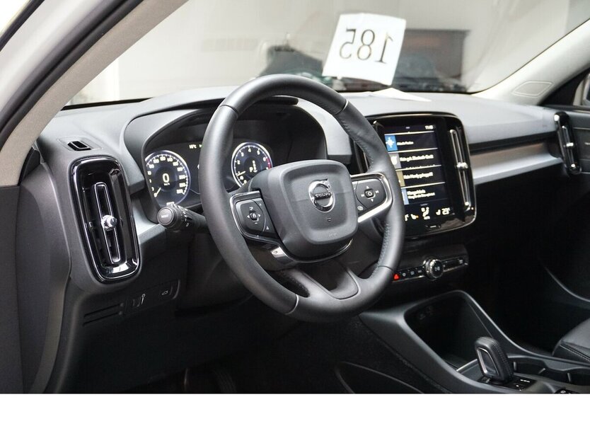 Volvo XC40 AWD Momentum Pano Leder 360° AHK H&K 83.559 km 26.900 € Wuppertal 42327