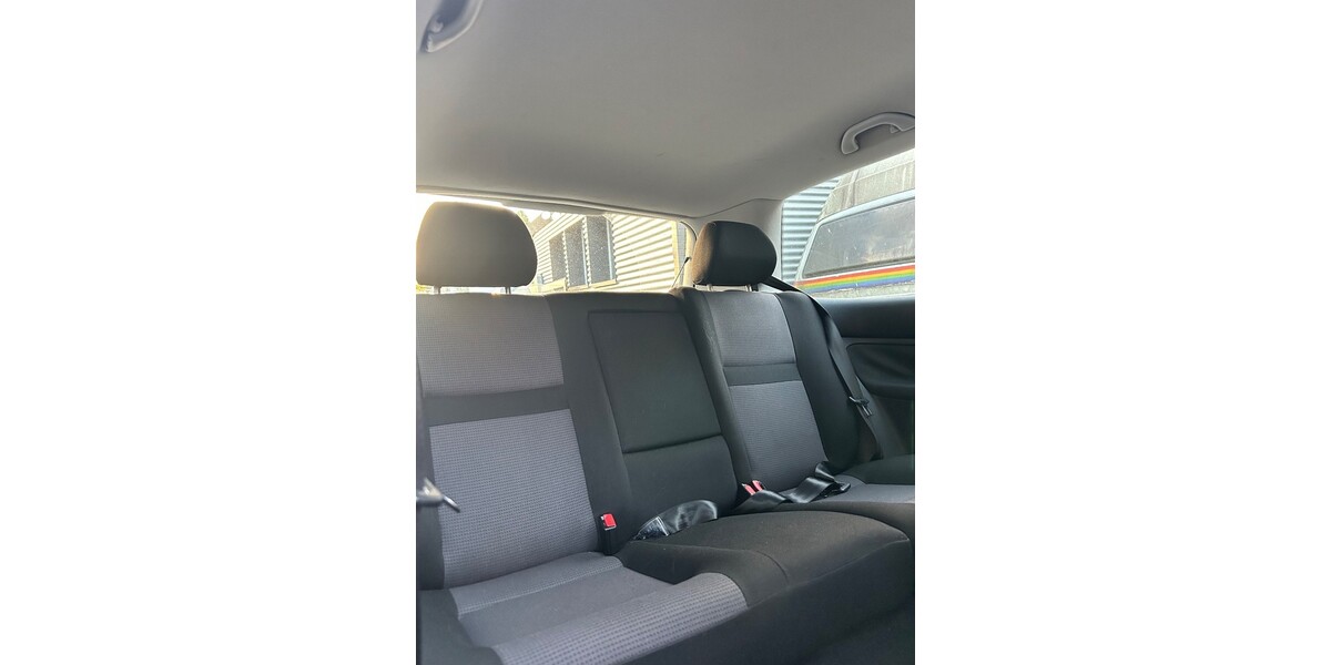 VW Golf 4 90.000 km 5.500 € Wuppertal 42275