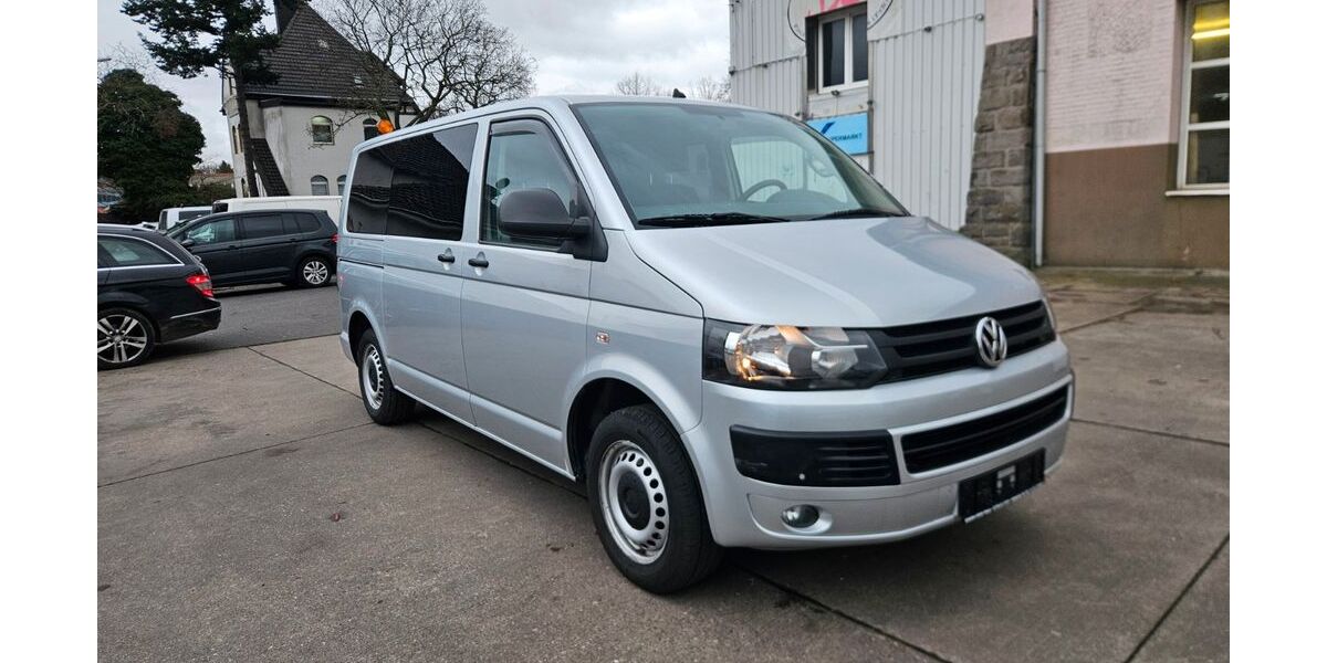 VW T5 Transporter 102.000 km 17.700 &euro; Neuss OT Barbaraviertel 41460
