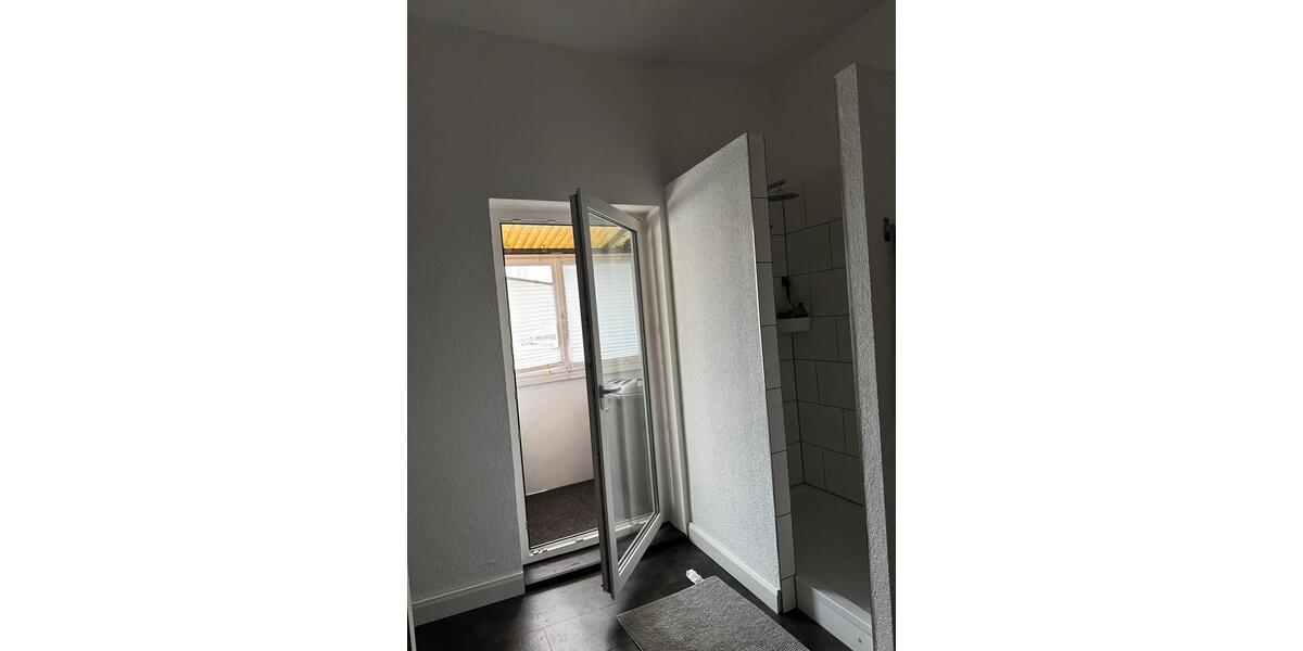 Etagenwohnung Düsseldorf Oberbilk - 1 Zimmer, 84 m&sup2;, 900&euro; | Angebot:24495233