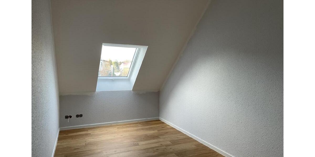 Dachgeschoßwohnung Leverkusen Schlebusch - 3 Zimmer, 83 m&sup2;, 1.370&euro; | Angebot:25407799