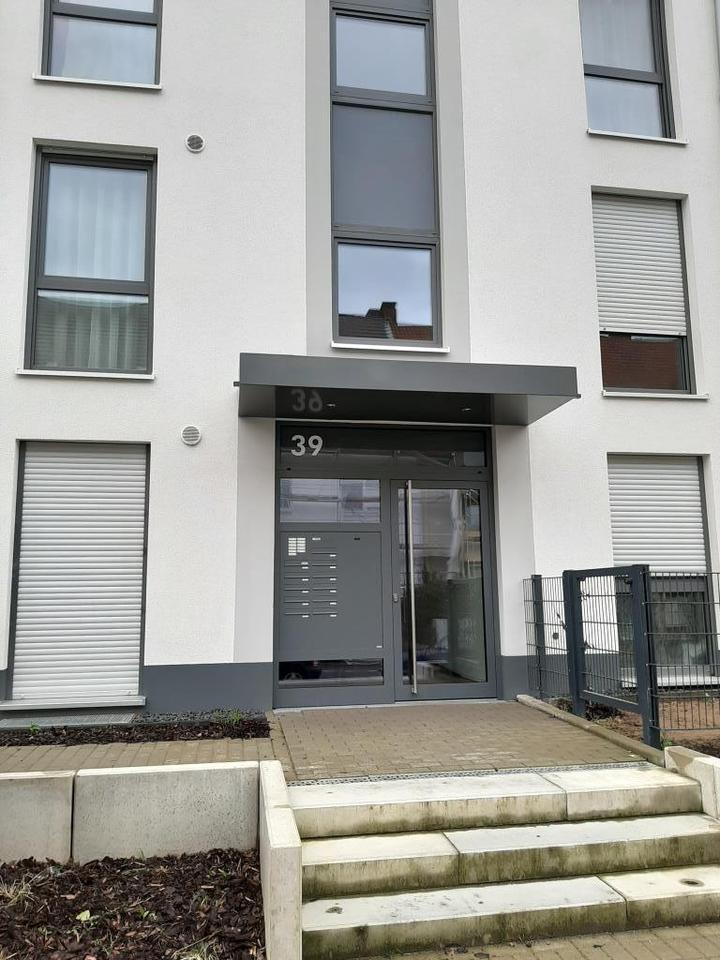 Bei VIVAWEST die Sonnenstrahlen auf dem eigenen Balkon genießen. zimmer