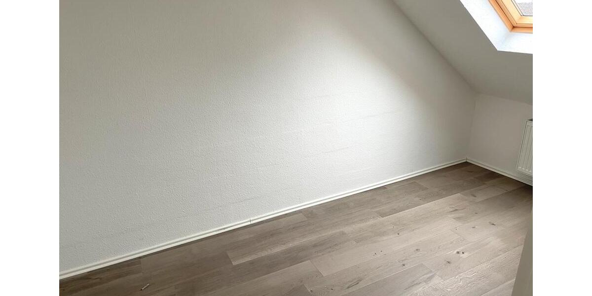 Dachgeschoßwohnung Remscheid - 3.5 Zimmer, 67 m&sup2;, 500&euro; | Angebot:24770785