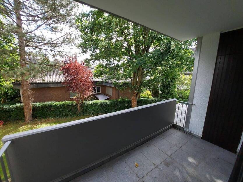 Renovierte 3-Zimmer-Wohnung mit Balkon und Garage