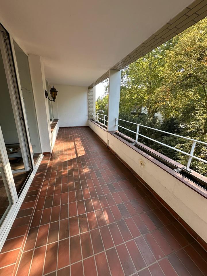 Schöne 3-Zimmer-Wohnung mit großem Balkon in Düsseldorf