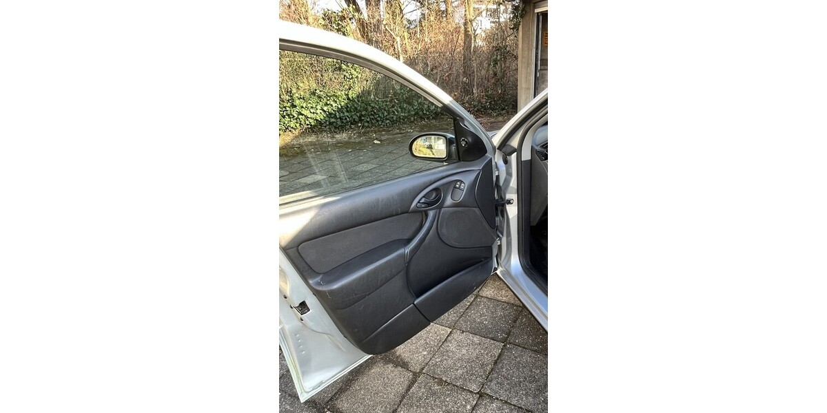 Ford Focus 142.000 km 2.650 &euro; Düsseldorf 40213