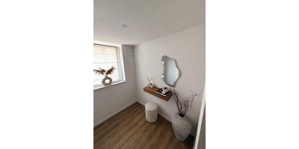 Bungalow Solingen Mitte - 4 Zimmer, 170 m&sup2;, 2.100&euro; | Angebot:27615095
