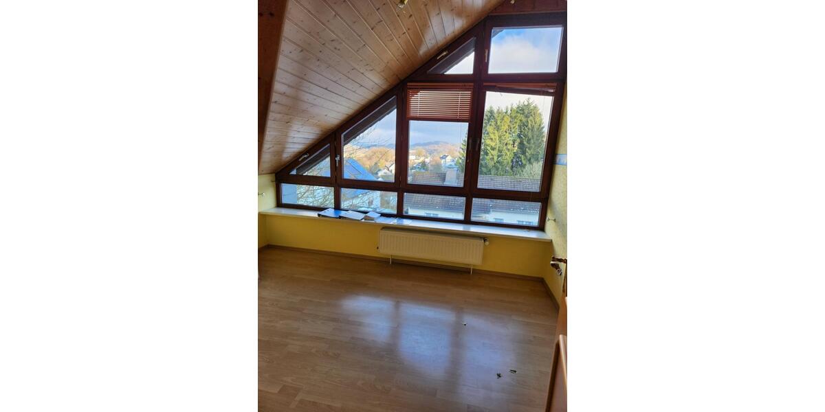 Dachgeschoßwohnung Lindlar - 4 Zimmer, 83 m&sup2;, 760&euro; | Angebot:24766509