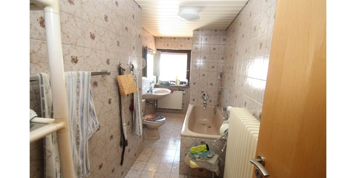 Mit 3D-Rundgang: Ihr neues Zuhause in Reusrath - Einfamilienhaus mit Potenzial und großem Grundstück - Einfamilienhaus Langenfeld | Angebot:26985260