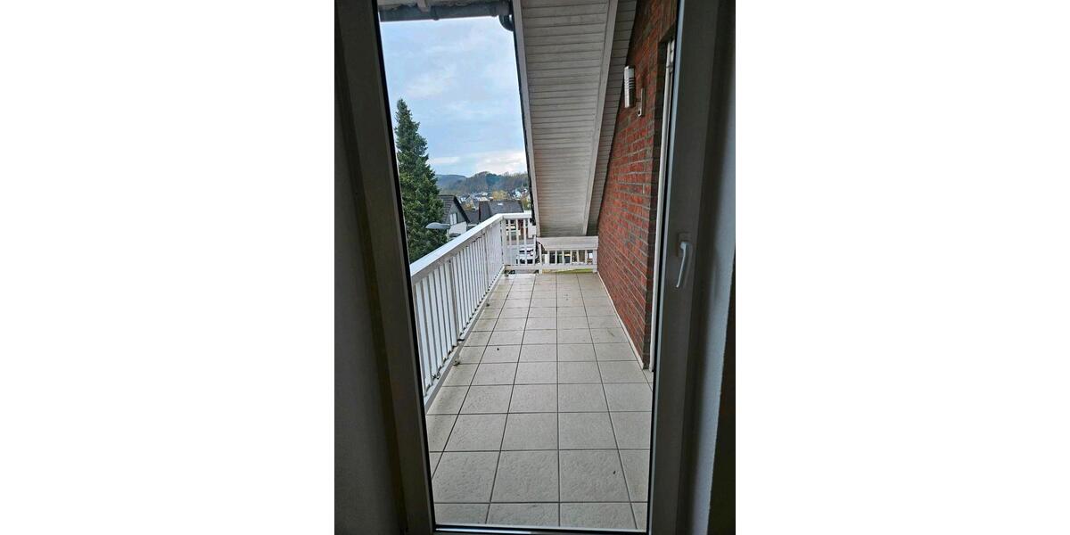 Dachgeschoßwohnung Overath - 4 Zimmer, 83 m&sup2;, 800&euro; | Angebot:25961541