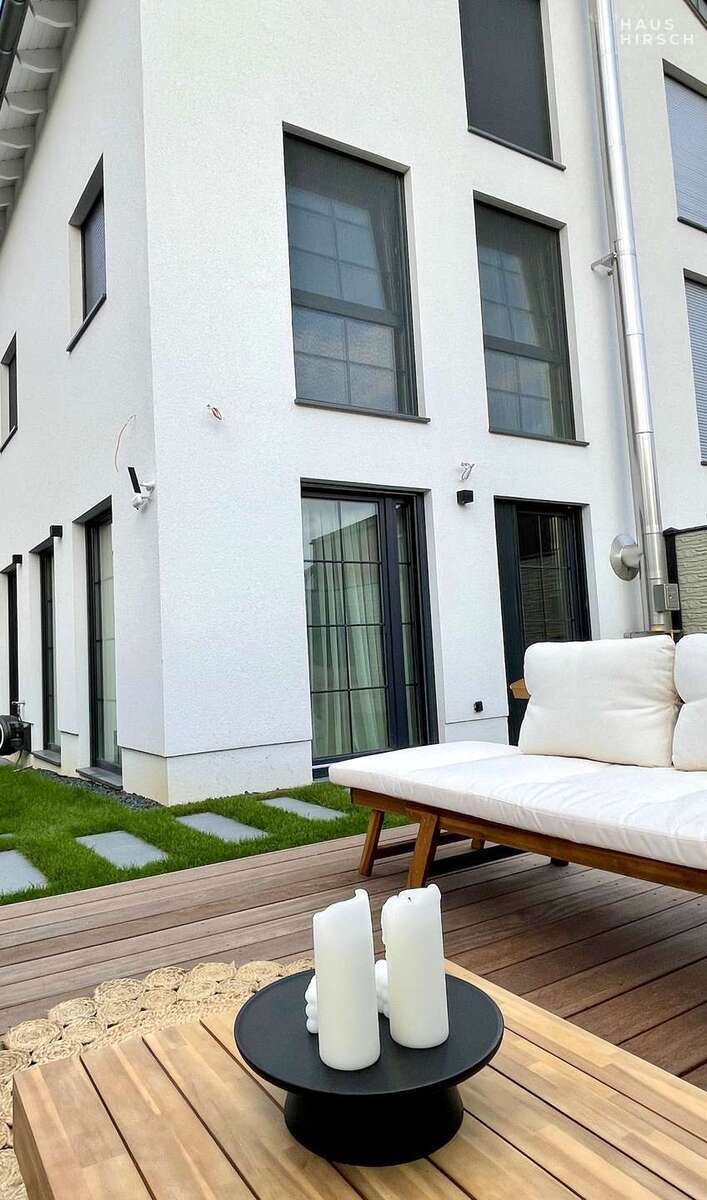 Haus zum Mieten in Hilden 3.500 € 214 m² 5 zimmer