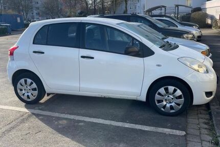 Toyota Yaris 156.000 km 2.800 &euro; Leverkusen 51371