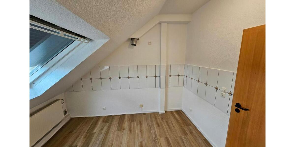 Dachgeschoßwohnung Solingen Aufderhöhe - 4 Zimmer, 85 m&sup2;, 930&euro; | Angebot:27603836