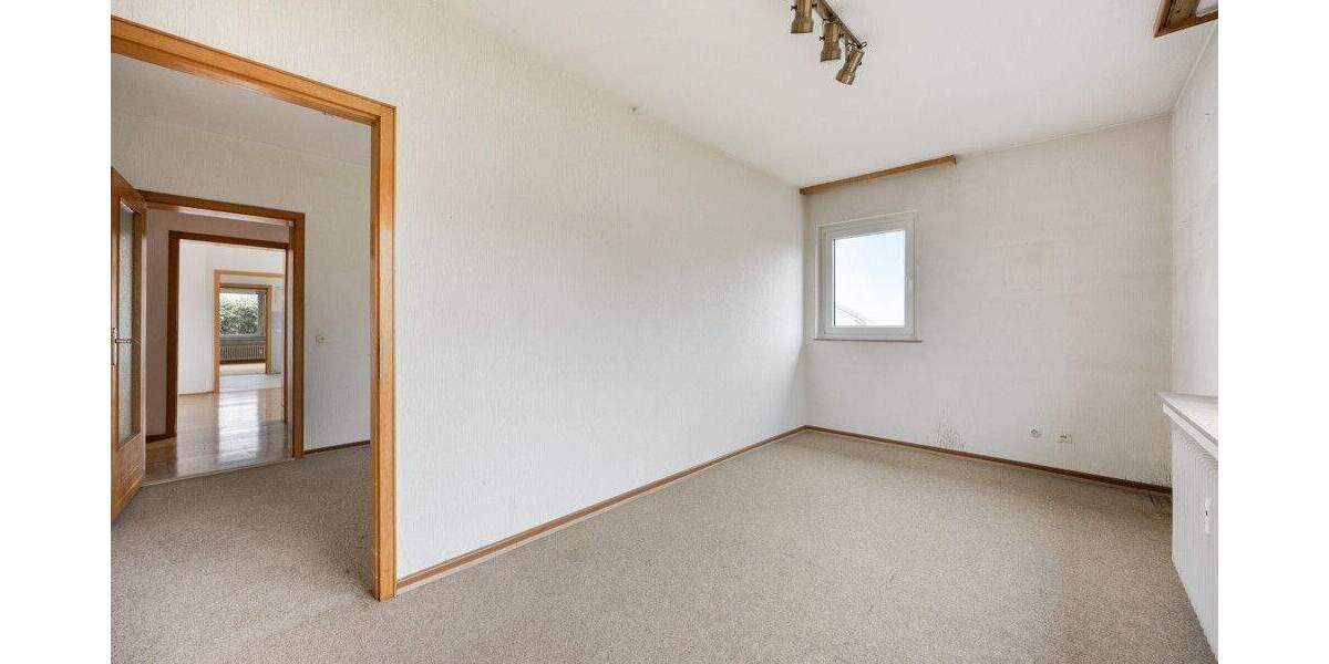 Großzügiges Einfamilienhaus mit zwei Einliegerwohnungen in Odenthal Eikamp - Mehrfamilienhaus, Wohnhaus Odenthal / Eikamp Eikamp | Angebot:25900153