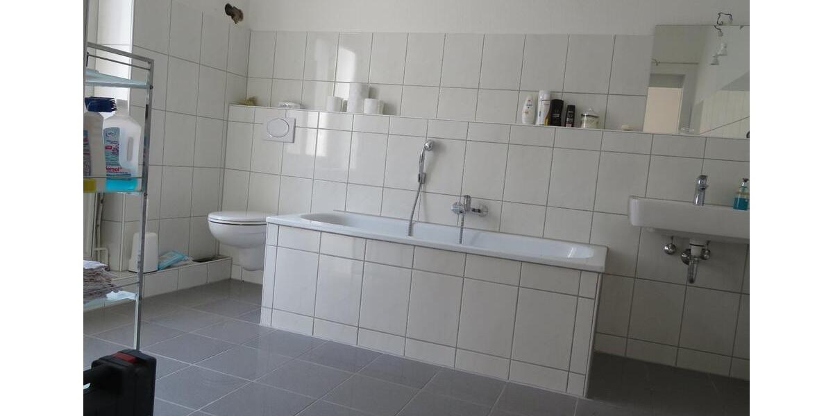 Etagenwohnung Wuppertal Arrenberg - 4 Zimmer, 107 m&sup2;, 1.200&euro; | Angebot:24678783