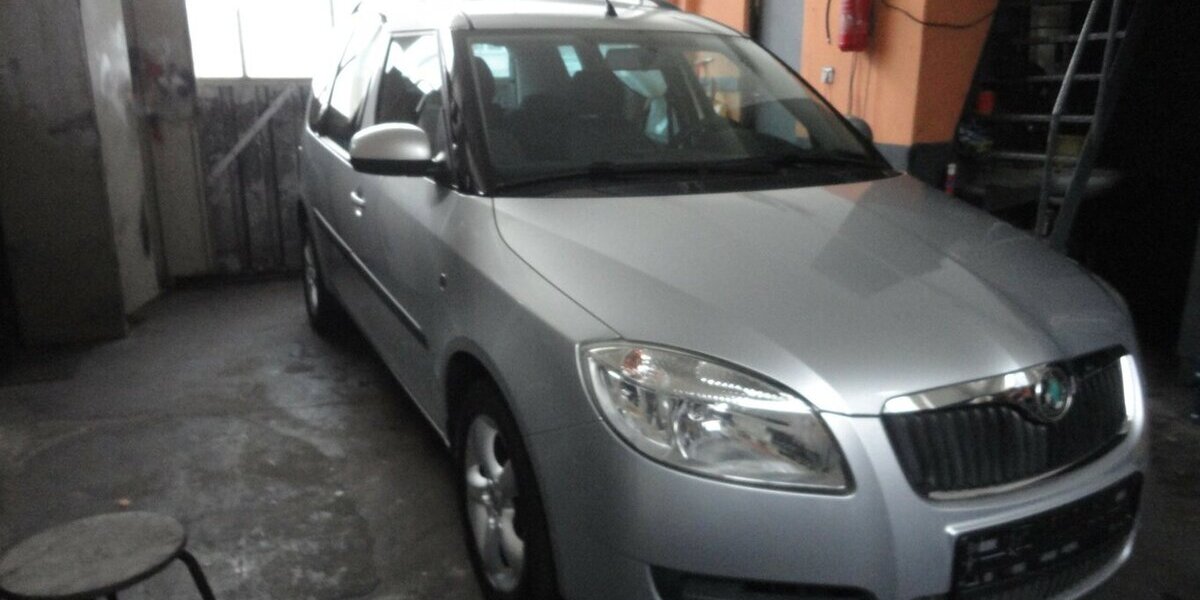 Skoda Roomster 1,6 Style Plus Edit. Autom Klimatr.1.Hd 113.000 km 7.490 € Neuss 41462