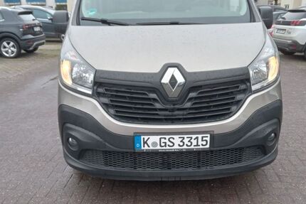 Renault Trafic 156.777 km 10.499 &euro; köln 50999