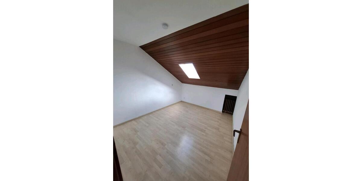 Dachgeschoßwohnung Neuss Holzheim - 2 Zimmer, 65 m&sup2;, 750&euro; | Angebot:24814604