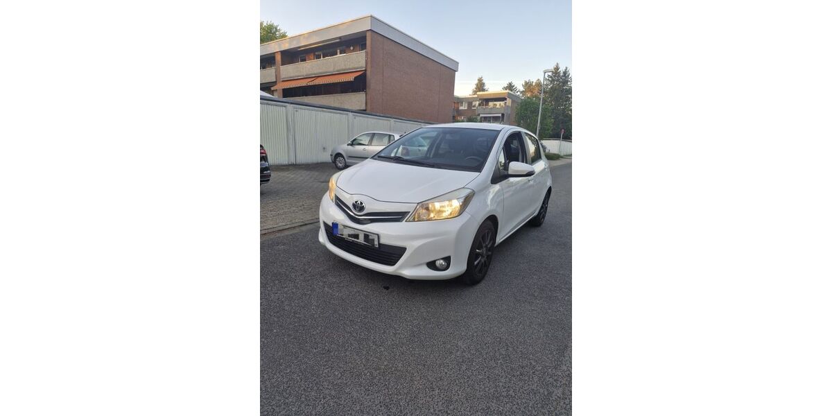 Toyota Yaris 68.100 km 8.890 &euro; Düsseldorf 40599