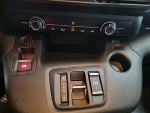 Opel Combo - e Edition PDC vo.&hi. Holzausbau verglaste 20.076 km 17.980 &euro; HAAN 42781