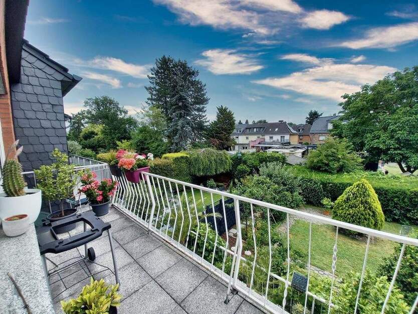 CITYHOUSE: Mehrfamilienhaus solide vermietet mit großem Garten, Keller, Stellplatz und Garage 9 zimmer