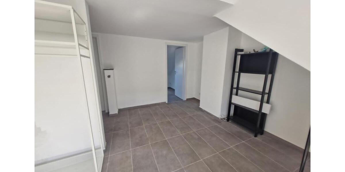 Dachgeschoßwohnung Köln Mülheim - 2 Zimmer, 27 m&sup2;, 650&euro; | Angebot:25925620