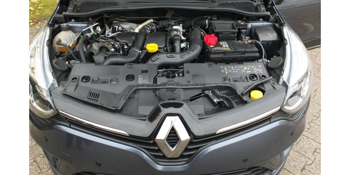 Renault Clio BLACK WEEK 25: EXPRESSION NAVI PARCTRONIC STA 118.021 km 7.904 € Köln 50858