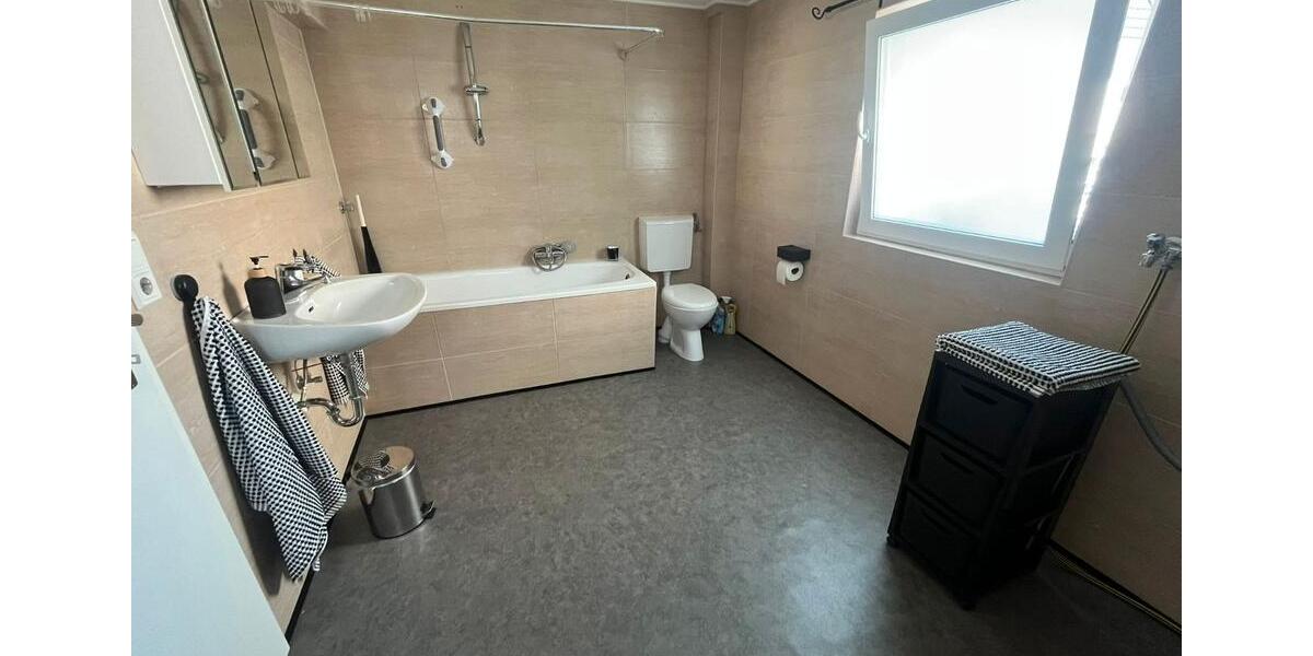 Einfamilienhaus Köln Kalk - 2 Zimmer, 80 m&sup2;, 1.200&euro; | Angebot:27615004