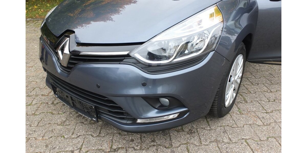 Renault Clio BLACK WEEK 25: EXPRESSION NAVI PARCTRONIC STA 118.021 km 7.904 € Köln 50858