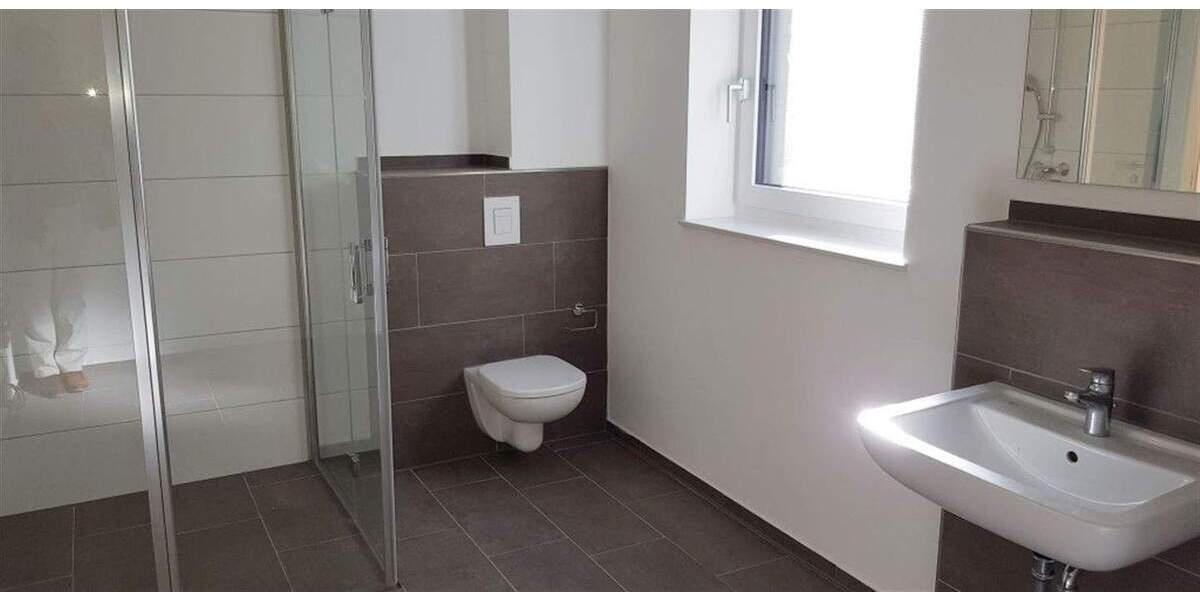 2 Zimmer Erdgeschosswohnung mit großzügigem Wohnambiente, EBK und Terrasse - Duschbad barrierefrei 2 zimmer