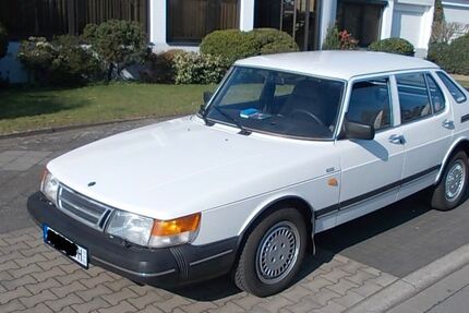 Saab 900