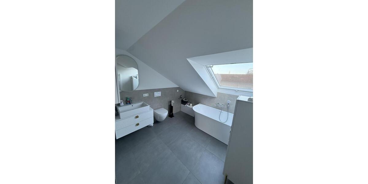 Maisonettenwohnung Düsseldorf Stadtbezirk 9 - 5 Zimmer, 125 m&sup2;, 1.800&euro; | Angebot:26194304