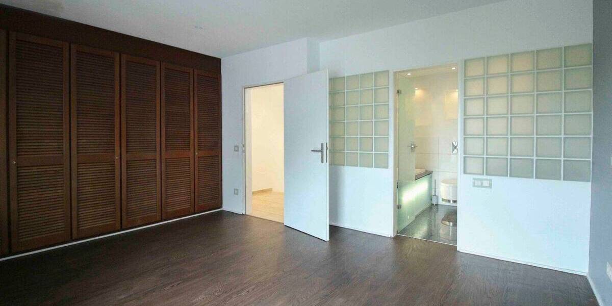 Leben in der Innenstadt: Gepflegtes Reihenmittelhaus samt Dachterrasse und TG-Stellplatz 5 zimmer