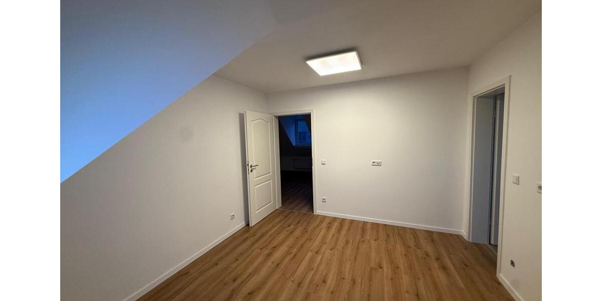 Dachgeschoßwohnung Wuppertal Gemarkung Langerfeld - 4 Zimmer, 100 m&sup2;, 850&euro; | Angebot:25921624