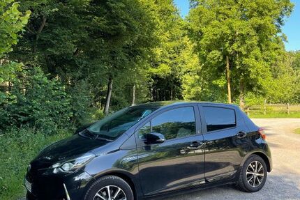 Toyota Yaris 83.300 km 12.990 &euro; bergisch gladbach 51429