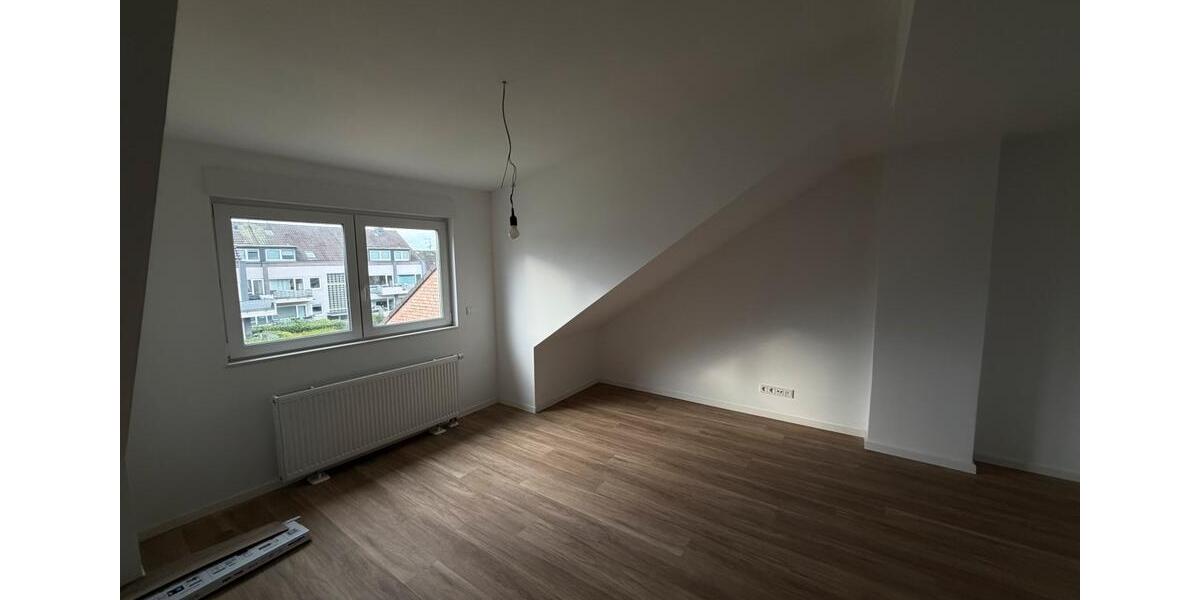 Dachgeschoßwohnung Köln Heimersdorf - 2 Zimmer, 50 m&sup2;, 1.200&euro; | Angebot:24443274