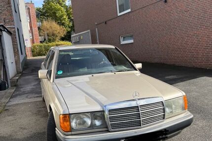 Mercedes-Benz 190 198.000 km 5.100 &euro; Düsseldorf 40489